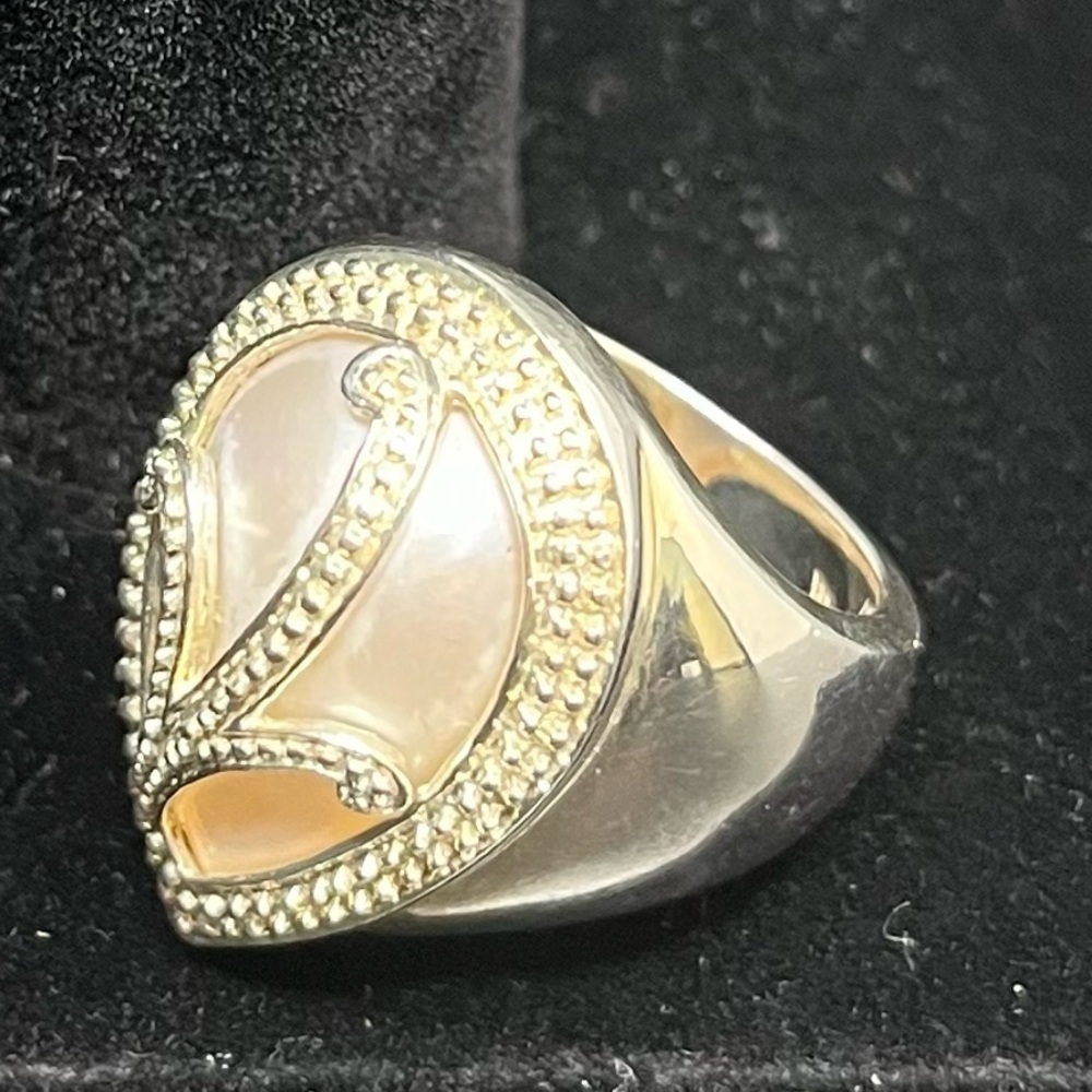 925 Sterling silver Mabe pearl ring size 7. Textured ornate design.
